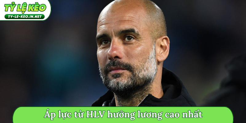 Áp lực từ HLV hưởng lương cao nhất