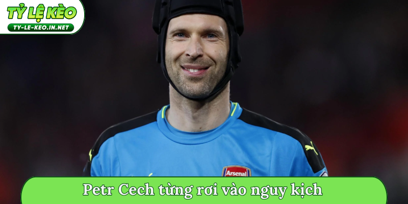 Petr Cech từng rơi vào nguy kịch khi hộp sọ bị tổn thương nặng